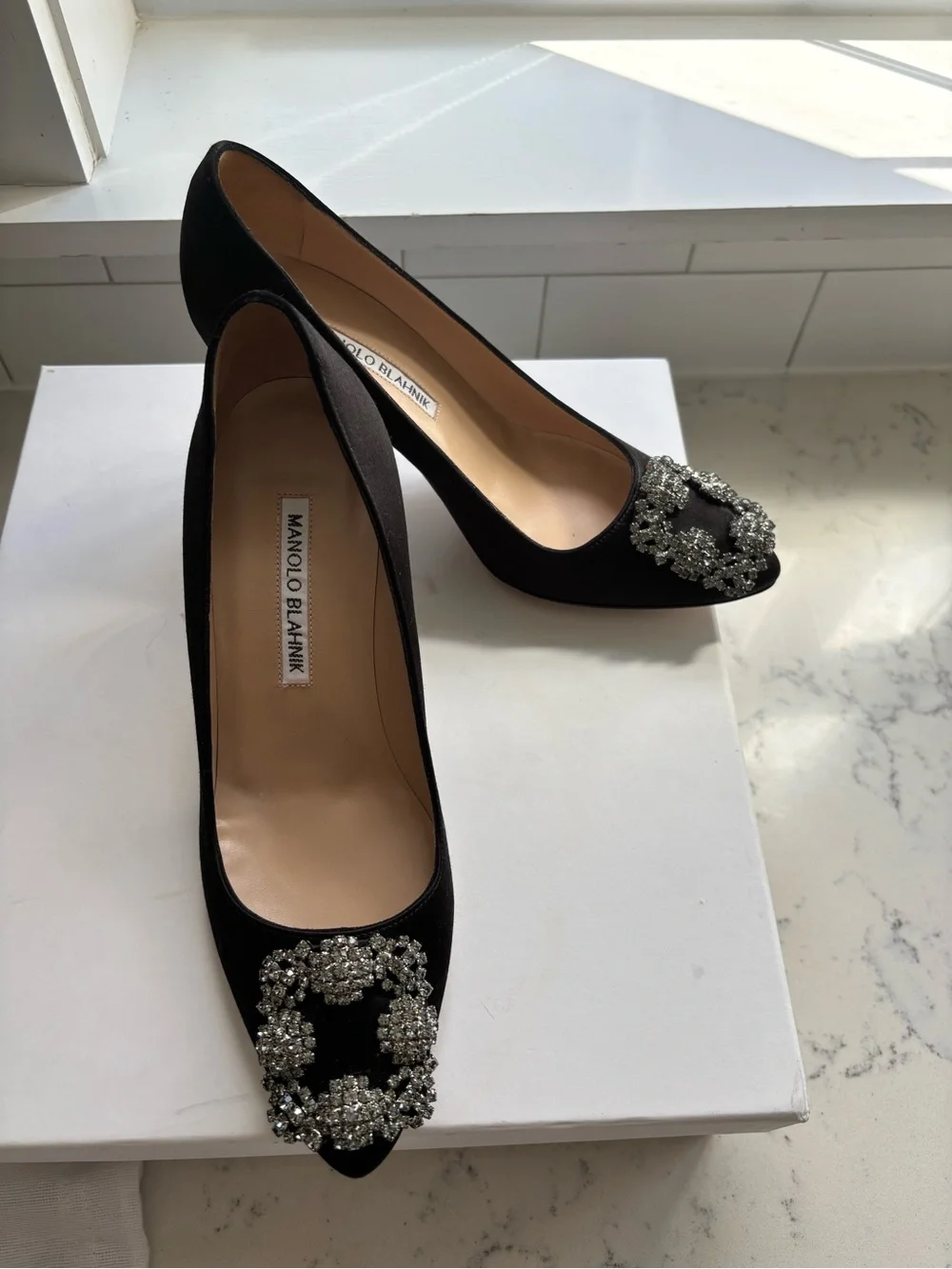 Iconic Black Manolo Blahnik Hangisi Pumps